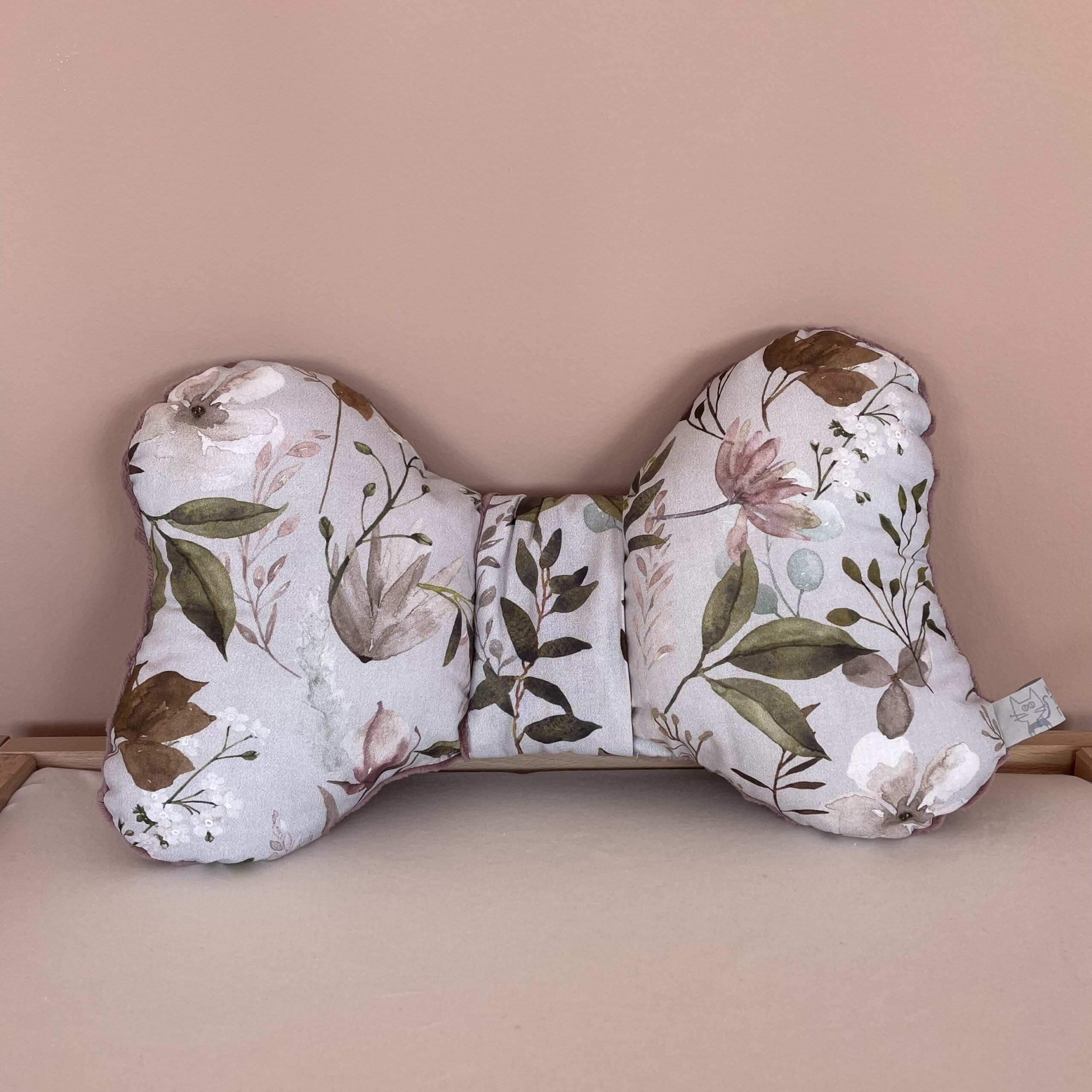 image00002 Βρεφικό μαξιλάρι Wings για το καρότσι με print Peonies
